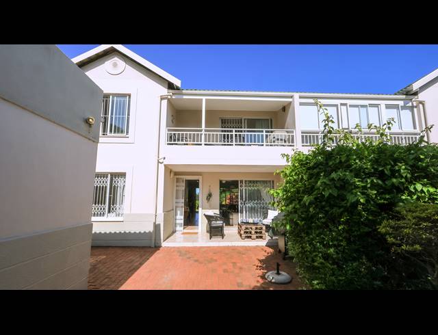 2 BEDROOM APARTMENT FOR SALE IN UMHLANGA CENTRAL